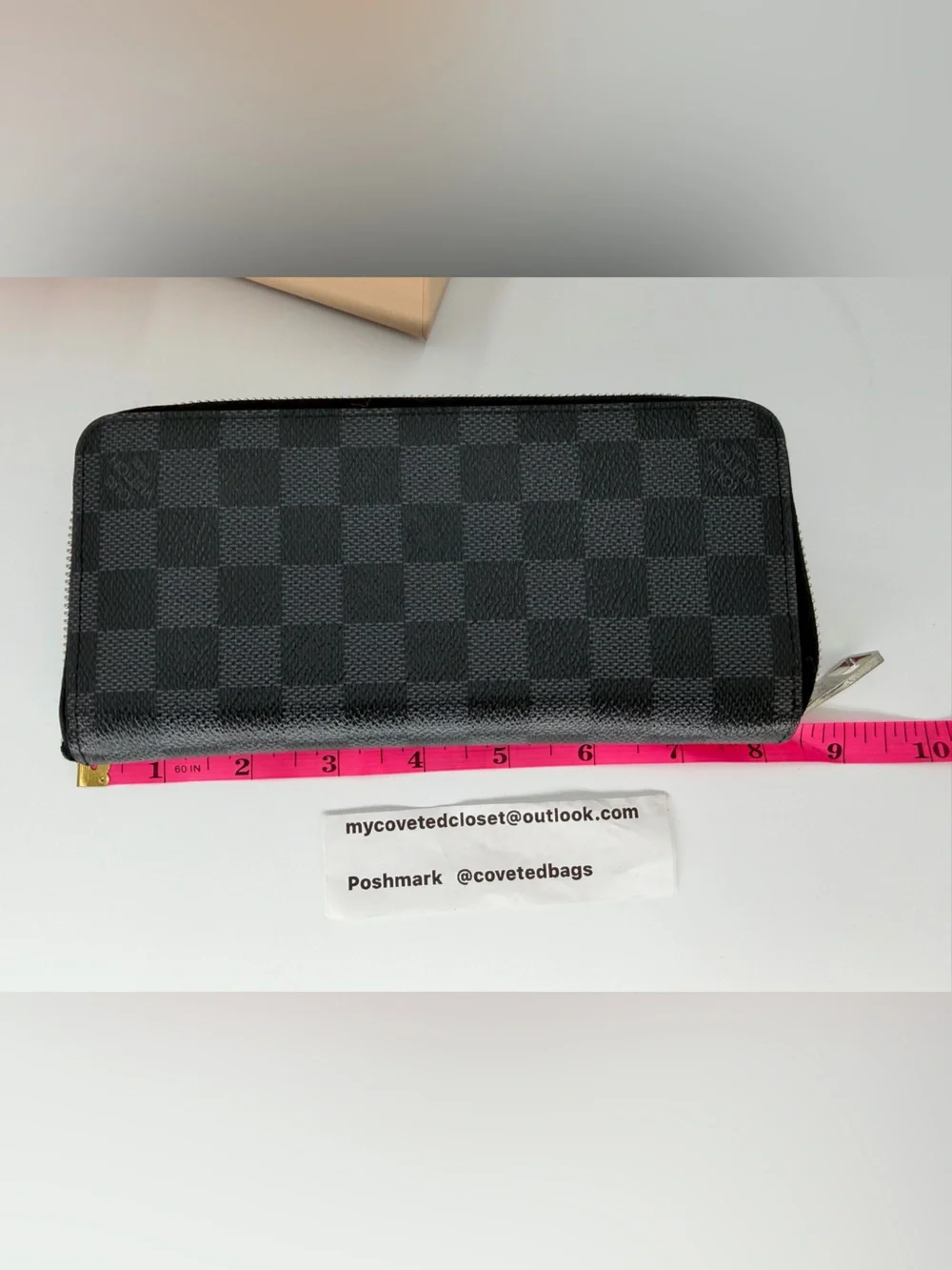 Unisex Louis Vuitton Damier Graphite Zip-Around Wallet in Excellent Condition!🩶 - Picture 8 of 16